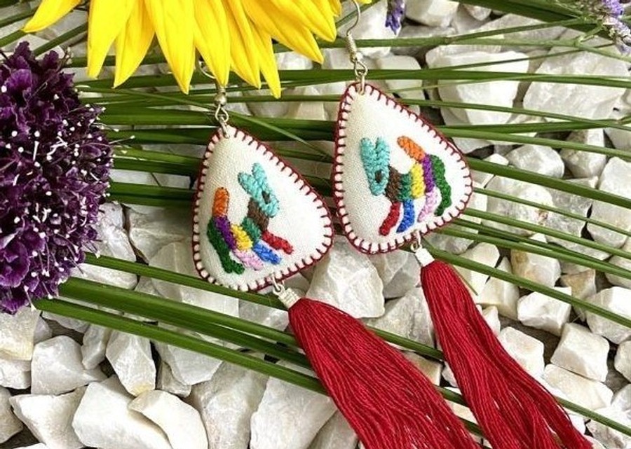 Aretes con bordado mexicano