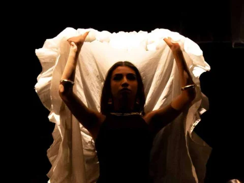 Cartas de amor suspendido. Una danza profanada
