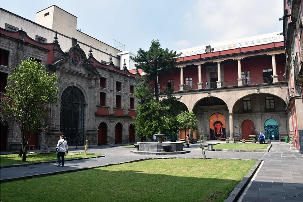 Reconocimiento a la trayectoria de la maestra Silvia Seligson Berenfeld