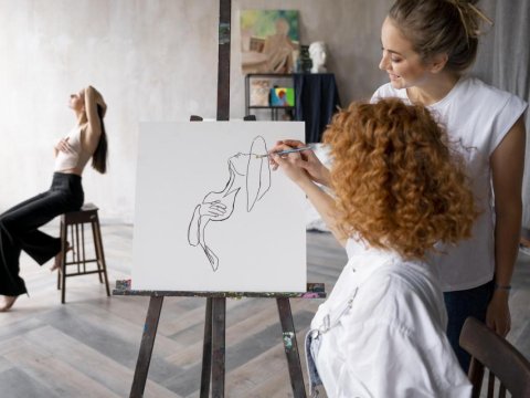 Dibujo de figura humana con modelo