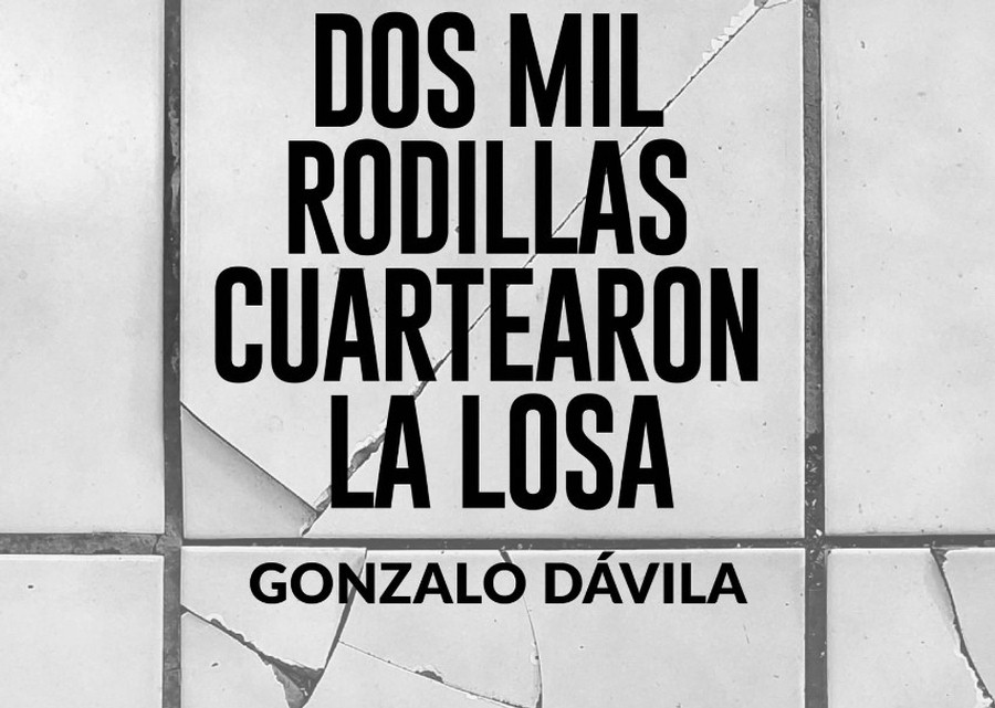 Dos mil rodillas cuartearon la losa