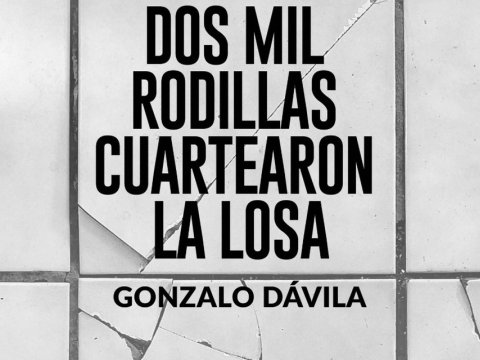 Dos mil rodillas cuartearon la losa