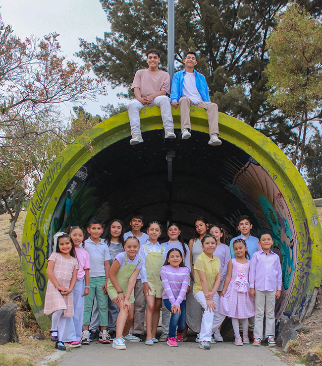 Coro de selección niños cantores del Faro de Oriente