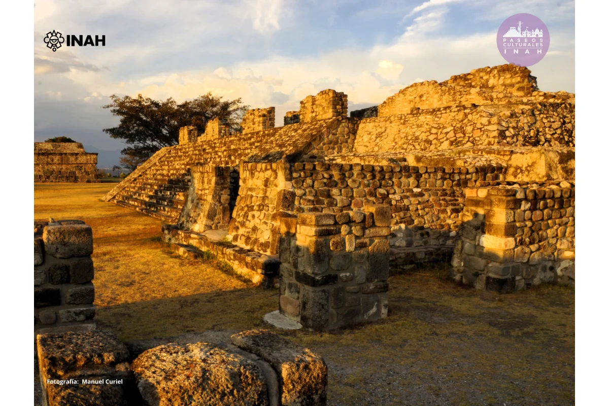 Zona arqueológica de Xochicalco y Pueblo Mágico de Tepoztlán. Morelos