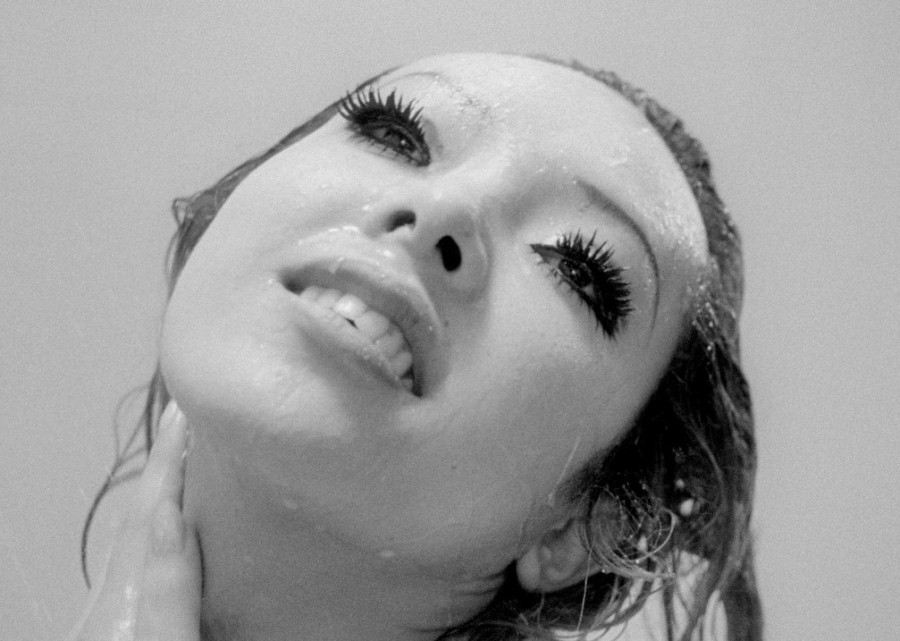 Funeral parade of roses