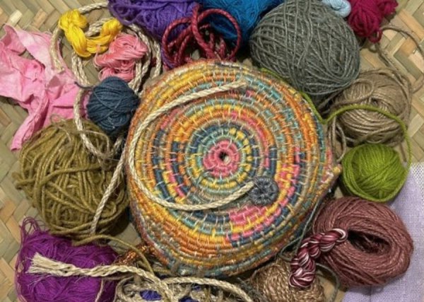 Caracoles para la escucha: taller de cestería