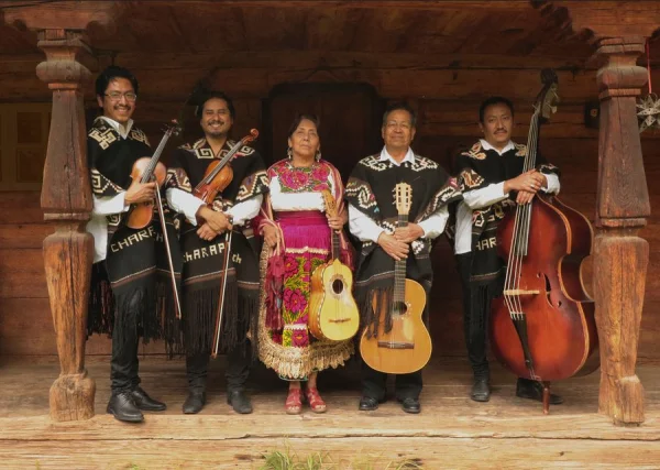 Los Purépechas de Charapan: Pirekuas, sones y abajeños