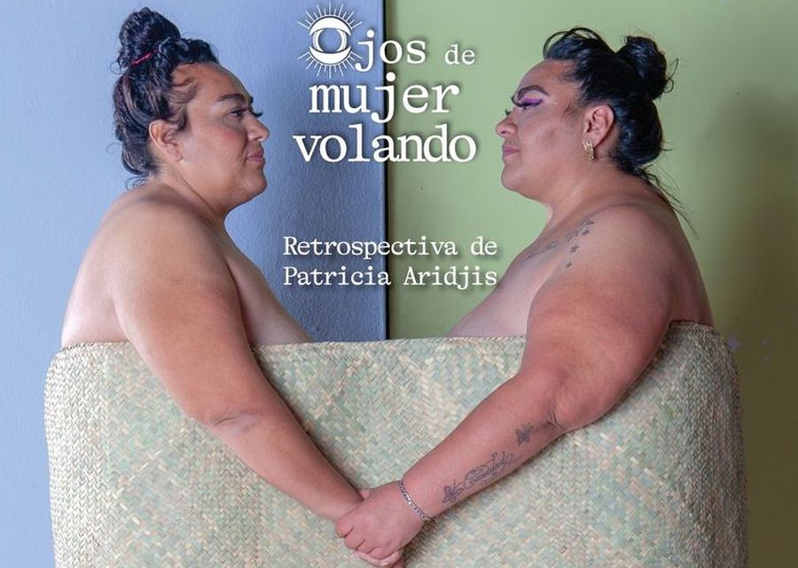Ojos de mujer volando