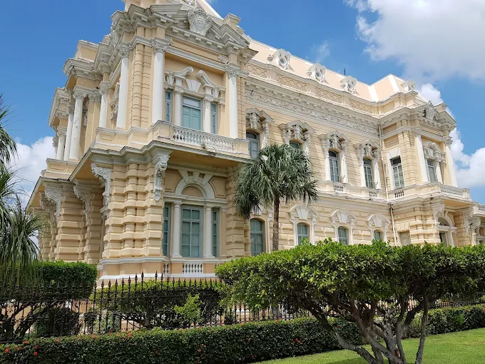 Rostros del Palacio, un recorrido por sus fachadas