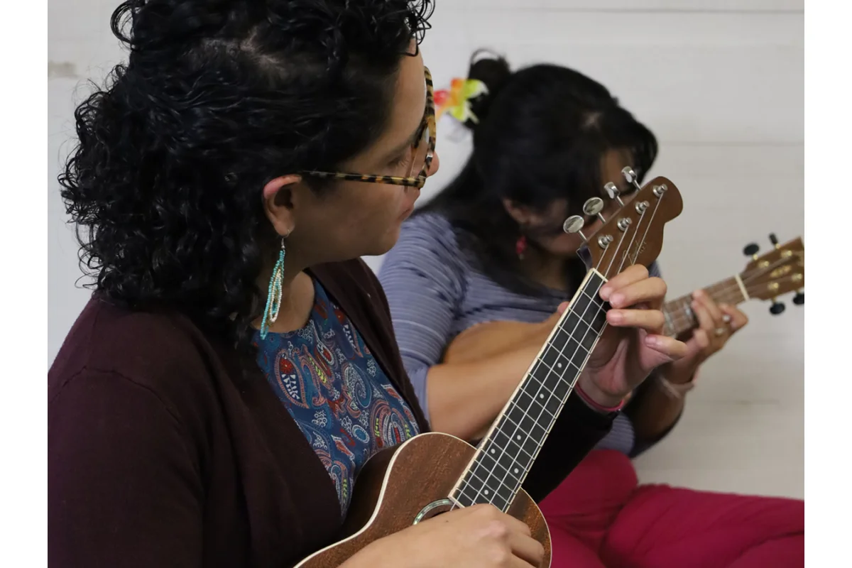 Ukulele y guitarra
