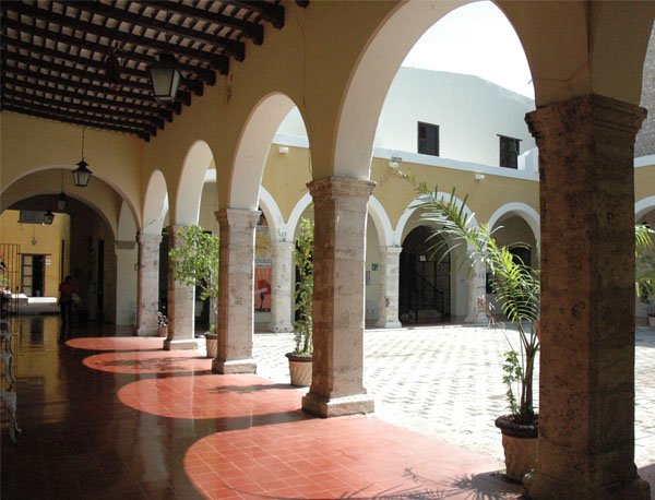 Casa de la Cultura del Mayab Leopoldo Peniche  Vallado