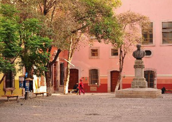 Plaza Miguel Auza
